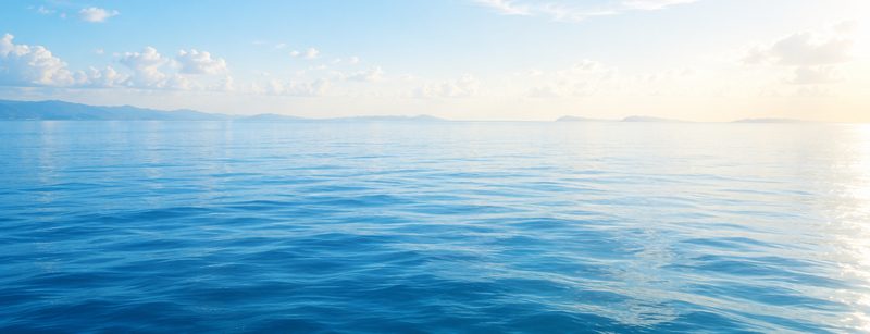 船の姿のない、穏やかな海